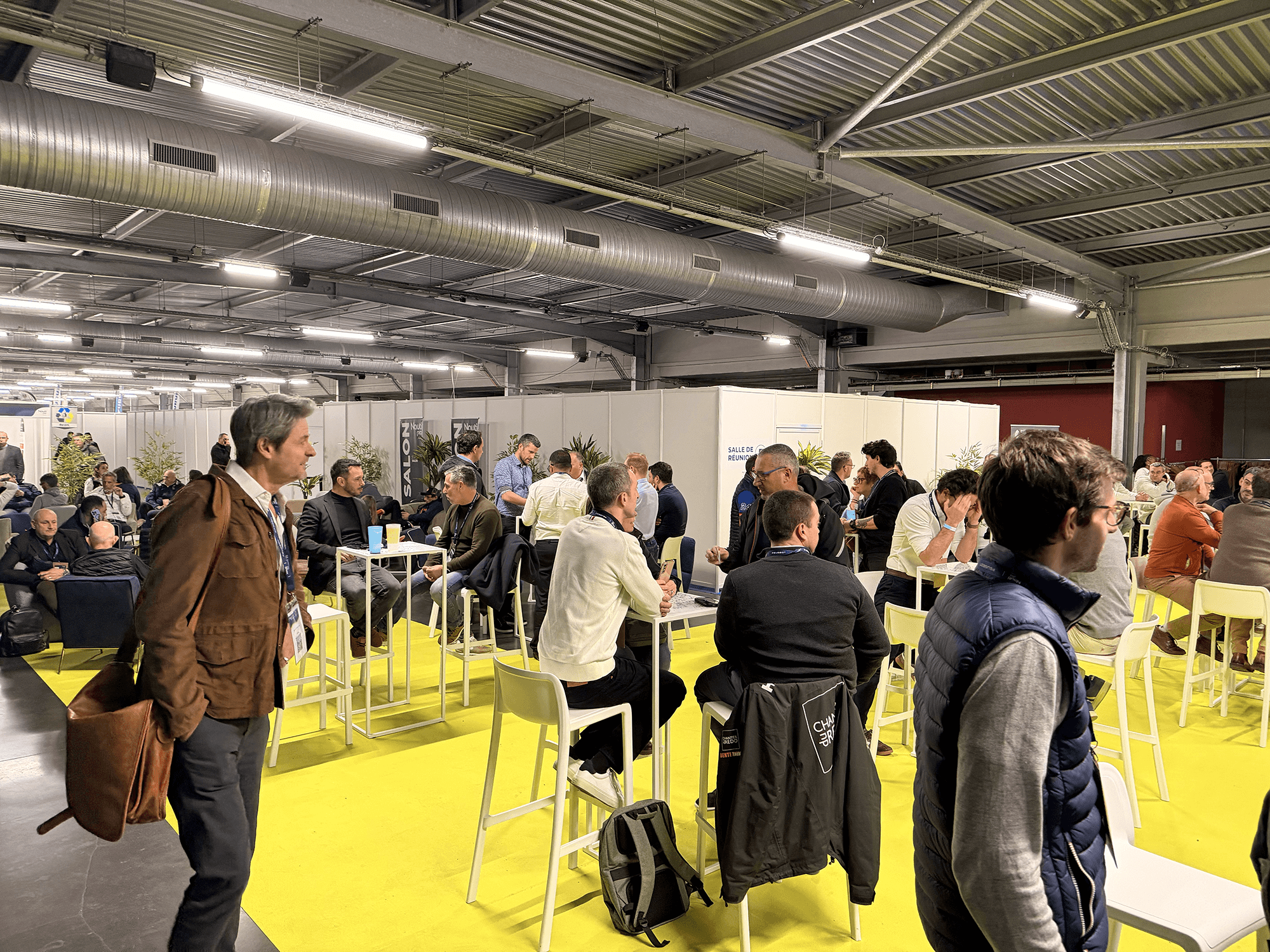 Espace networking avec professionnels lors du salon nautique Nauti Pro Bordeaux