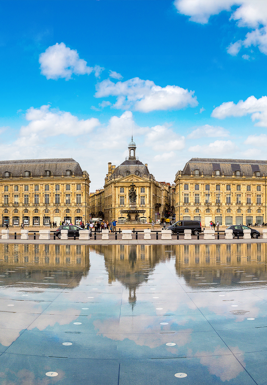 Place de la Bourse à Bordeaux, ville d’accueil du salon professionnel nautique Nauti Pro